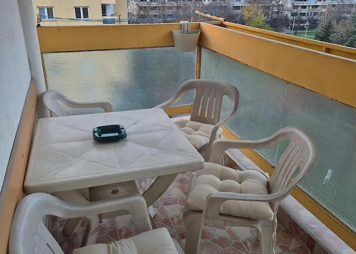 Bright, Warm & Homelike *