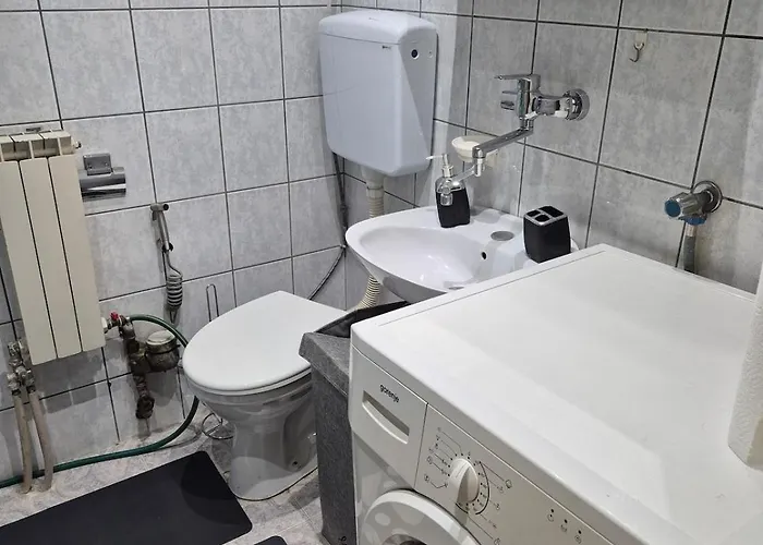 Bright, Warm & Homelike *